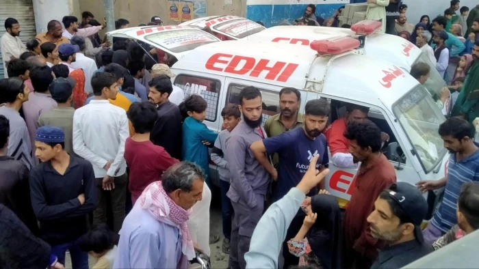 Pakistan'ın Kara&ccedil;i kentinde şiddetli yağışlar nedeniyle 16 kişi hayatını kaybetti