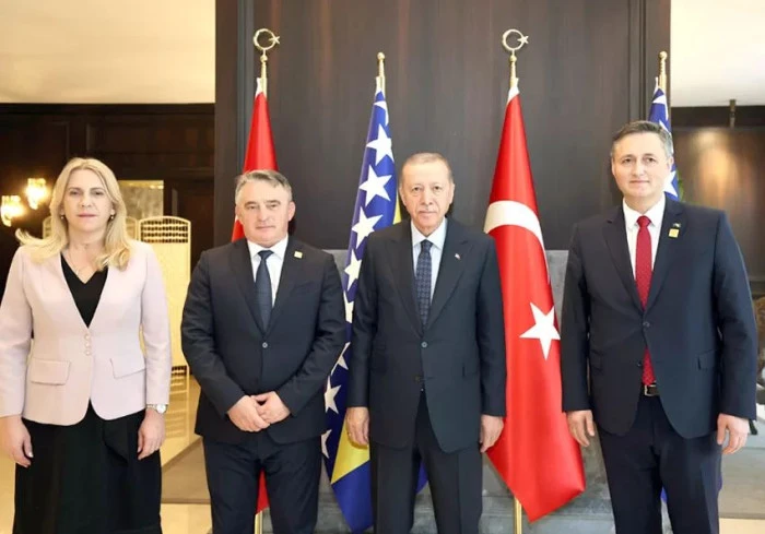 Papa, Bosna Hersek Devlet Başkanlığı Konseyi &uuml;yeleriyle g&ouml;r&uuml;şt&uuml;