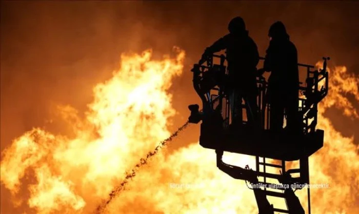 Romanya'da yangın &ccedil;ıkan enerji merkezinde faaliyetler ge&ccedil;ici olarak durduruldu