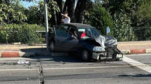 Samsun'da 3 aracın karıştığı trafik kazası güvenlik kamerasınca görüntülendi