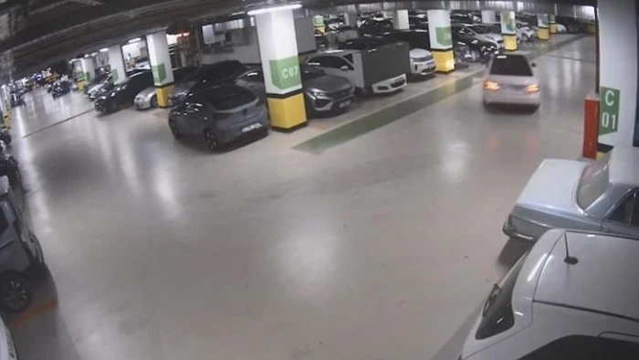 Sarıyer'de AVM otoparkında drift yapan 5 s&uuml;r&uuml;c&uuml;ye 700 bin lira para cezası