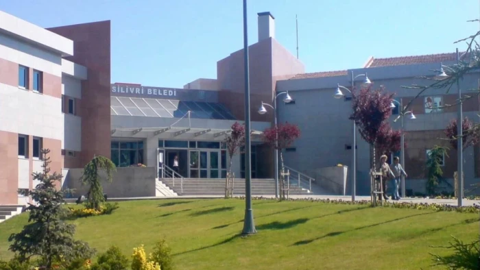 Silivri Belediyesine y&ouml;nelik operasyonda 17 ş&uuml;pheli g&ouml;zaltına alındı