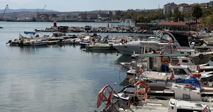 Tekirdağ'da fırtına 4 g&uuml;nd&uuml;r deniz ulaşımını olumsuz etkiliyor