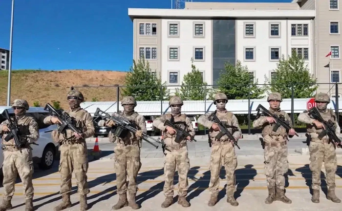 Ter&ouml;r &ouml;rg&uuml;t&uuml; DEAŞ'a y&ouml;nelik 21 ildeki operasyonlarda 70 ş&uuml;pheli yakalandı