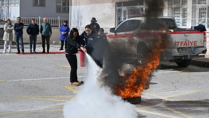 Tunceli'de "Deprem Haftası"nda &ouml;ğrencilere afet ve acil durum eğitimi veriliyor