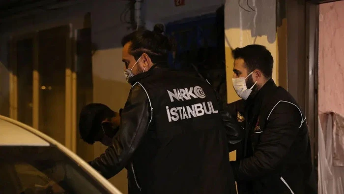 Tuzla'da d&uuml;zenlenen operasyonda 150 bin sentetik ecza hap ele ge&ccedil;irildi