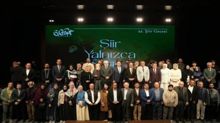 Usta şairlerin katılımıyla 22. kez "Edebiyat B&uuml;lteni Şiir Gecesi" d&uuml;zenlendi