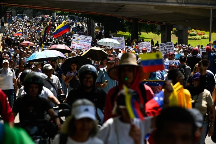 Venezuela'da sendikalar, maaş artışı talebiyle h&uuml;k&uuml;meti protesto etti