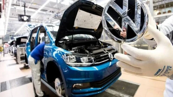 Volkswagen, direksiyon sorunu nedeniyle ABD'de 208 binden fazla aracını geri &ccedil;ağırıyor