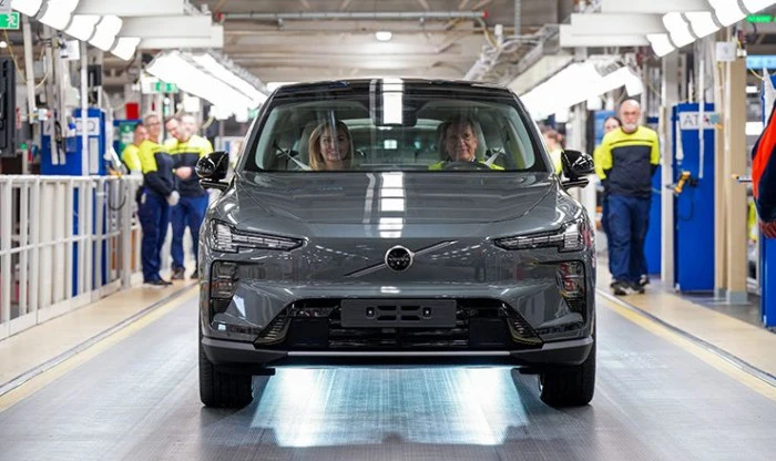Volvo Cars tamamen elektrikli yeni EX60'ın &uuml;retimine başladı