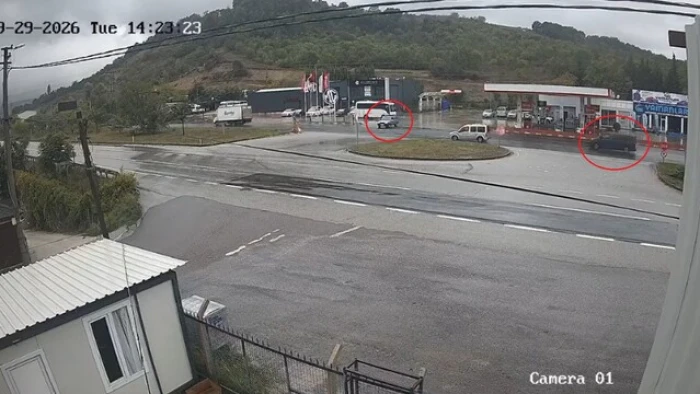 Yalova'da 1 kişinin &ouml;ld&uuml;ğ&uuml; kazanın g&uuml;venlik kamerası g&ouml;r&uuml;nt&uuml;leri ortaya &ccedil;ıktı