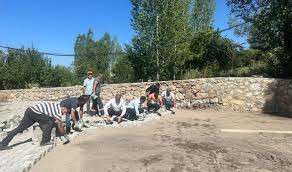 Yedisu Belediye Başkanı U&ccedil;ar, parke taşı d&ouml;şeme &ccedil;alışmalarına destek verdi