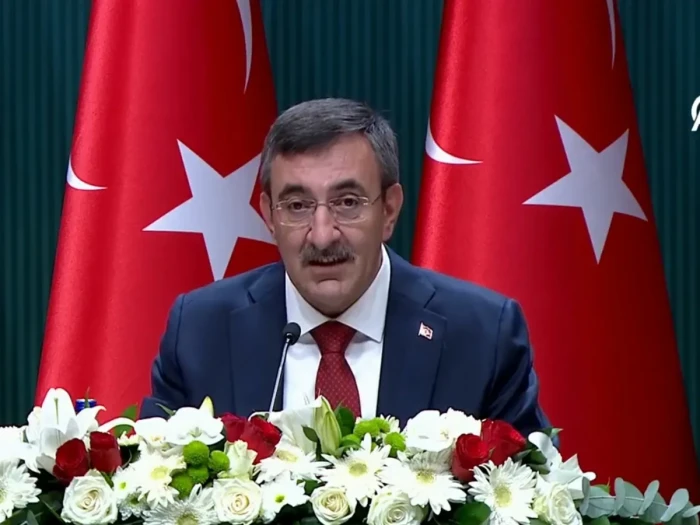 Yılmaz: "Hizmet ihracatında yakaladığımız g&uuml;&ccedil;l&uuml; performansı koruyarak dış dengemize katkı sağlayacağız. &Ouml;n&uuml;m&uuml;zdeki yıl cari a&ccedil;ığın yeniden y&uuml;zde 2'nin altına inmesini bekliyoruz"