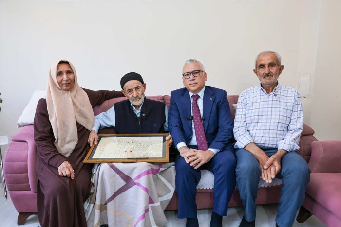 Sivas Valisinin aracının dronla görüntülenmesi - Vali Şimşek'in Gazi Mehmed'in çocuklarına mektubu teslim etmesi